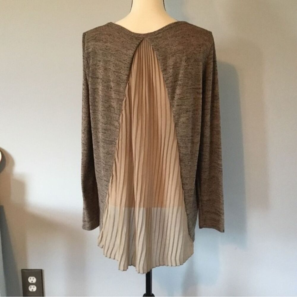 Larry Levine Women’s Brown Long Sleeve Sweater With Open Pleated Sheer Back M - Picture 5 of 7